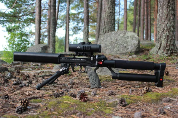 EDgun Леший 2 на лесной подстилке — приклад разложен, сошки выставлены